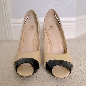 Beige with back details heels